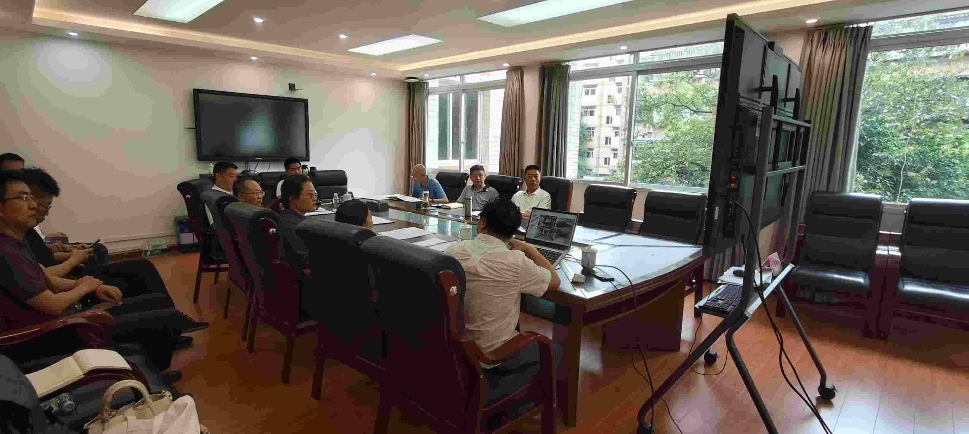 区教育局副局长陈隐阵主持召开和悦路西侧配套中学建设项目方案论证会